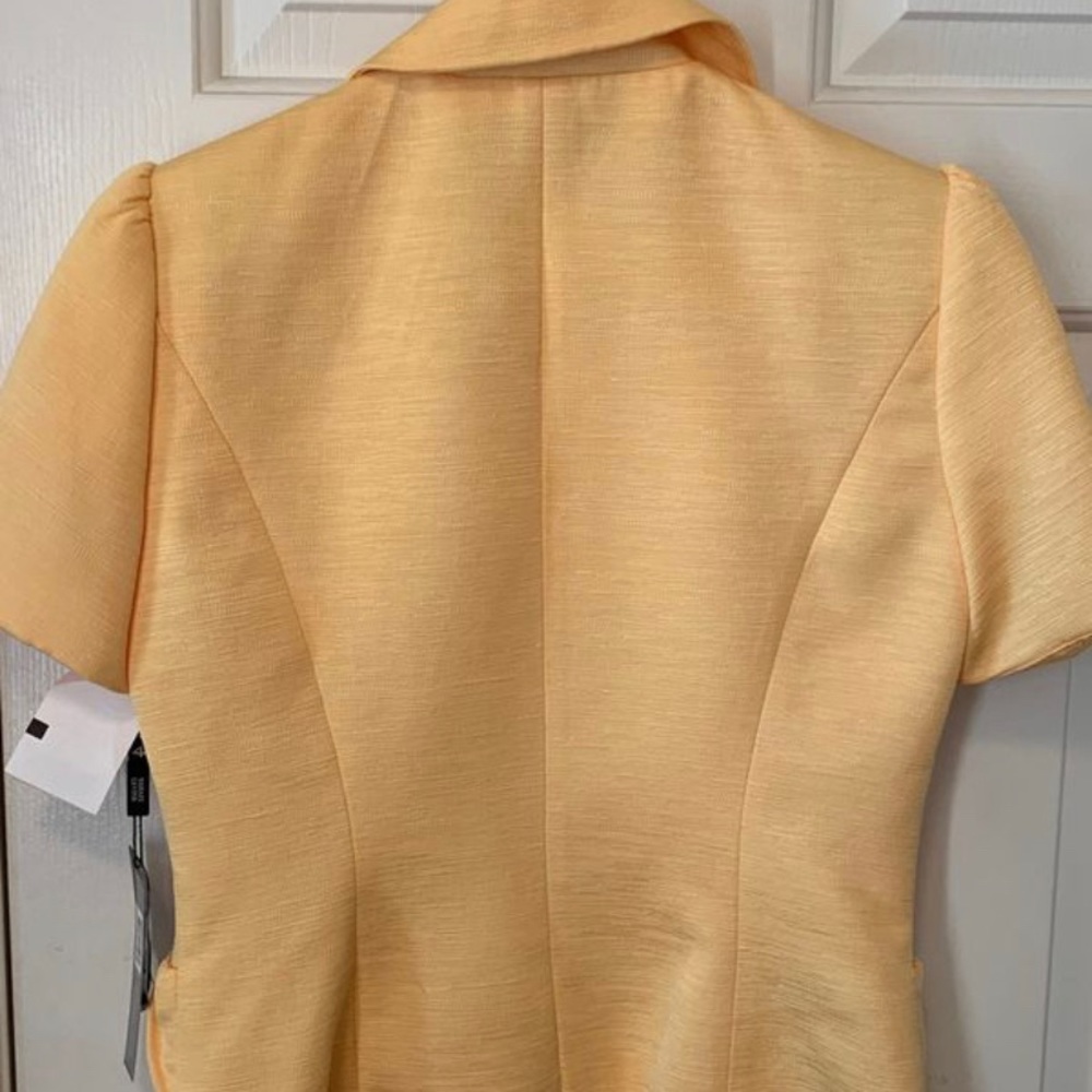 TAHARI size 4 yellow ladies suit jacket and skirt. - Picture 4 of 6
